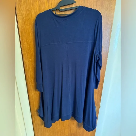 New With Tags, Beautiful Navy Women's Tunic, Size 14, 3/4 Sleeves & V-Neckline - Picture 9 of 17